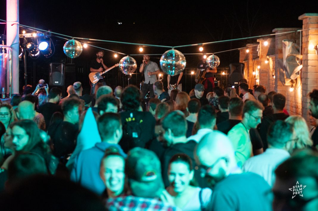 Sisački L.H.D. i Pristojni Jeleni uz DJ-a Knežu i Kandžiju na 10. Star Film Festu Sisački L.H.D. i Pristojni Jeleni uz DJ-a Knežu i Kandžiju na 10. Star Film Festu