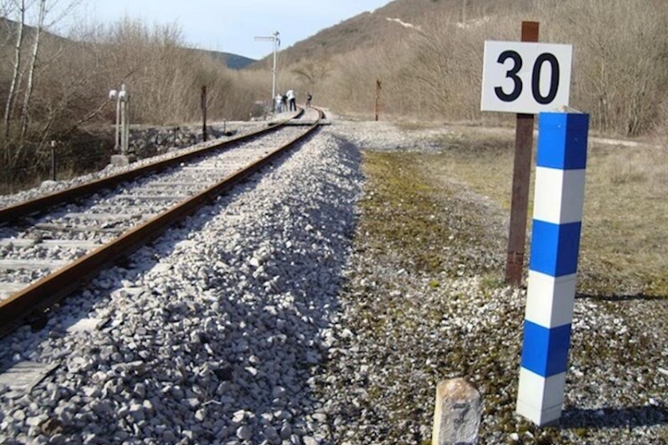 Sanacija pruge u Vidrenjaku može potrajati do pet dana – putnike prevoze autobusi Sanacija pruge u Vidrenjaku može potrajati do pet dana – putnike prevoze autobusi