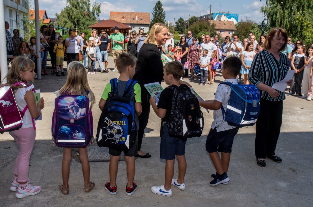 U Sisku rast broja prvašića u odnosu na lani, ali ih je ipak manje u odnosu na ranija razdoblja U Sisku rast broja prvašića u odnosu na lani, ali ih je ipak manje u odnosu na ranija razdoblja
