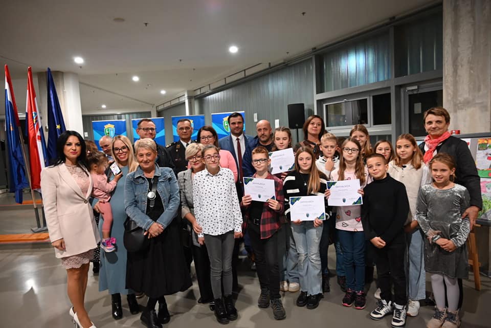 Učenički radovi u Strukovnoj školi Sisak u povodu Dana hrvatskih branitelja SMŽ Učenički radovi u Strukovnoj školi Sisak u povodu Dana hrvatskih branitelja SMŽ