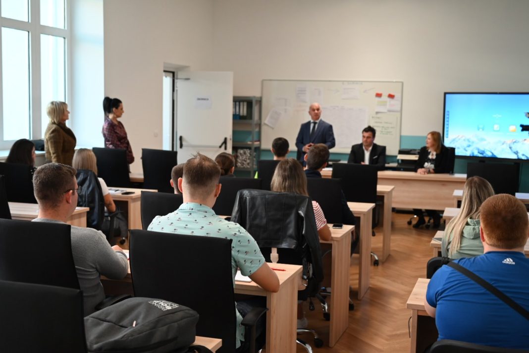 FOI u prostoru sisačke Gimnazije FOI u prostoru sisačke Gimnazije