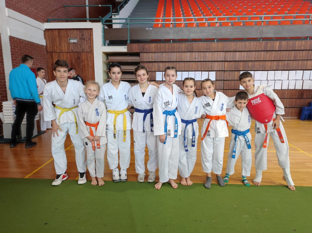 Osam medalja i pehar za Karate klub “Croatia” Sisak Osam medalja i pehar za Karate klub “Croatia” Sisak