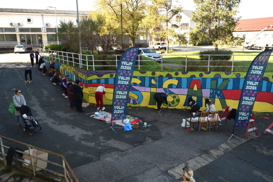 Na inicijativu stanara zgrade u Ferde Hefelea održana četvrta akcija Volim Sisak Na inicijativu stanara zgrade u Ferde Hefelea održana četvrta akcija Volim Sisak