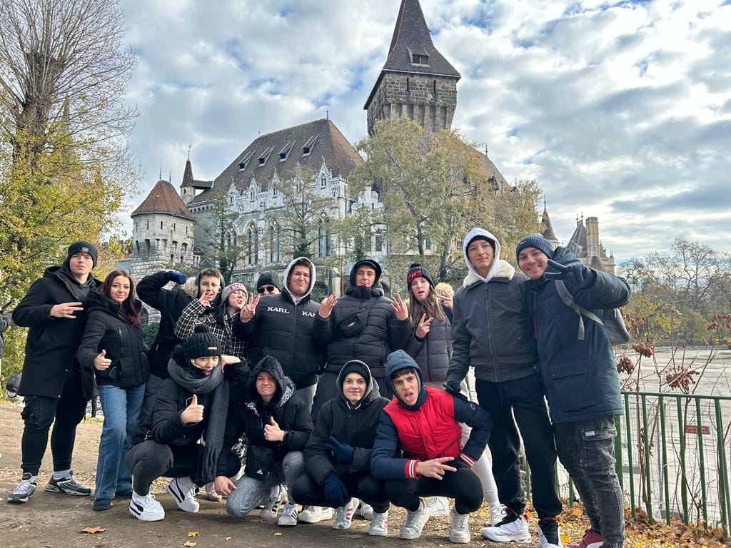 Erasmus+: Učenici Srednje škole Viktorovac proveli 17 dana u Budimpešti Erasmus+: Učenici Srednje škole Viktorovac proveli 17 dana u Budimpešti
