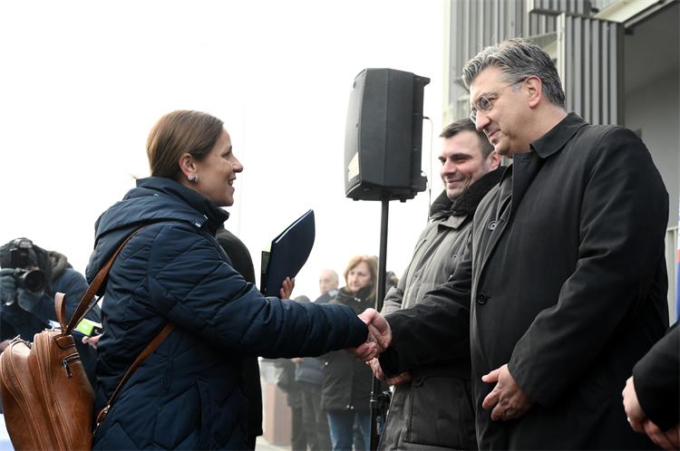 Premijer boravio u Sisku i Glini Premijer boravio u Sisku i Glini