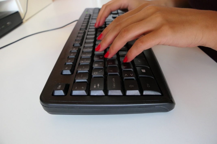 Htjela trgovati kriptovalutama pa joj s računa “skinuli” nekoliko desetaka tisuća eura Htjela trgovati kriptovalutama pa joj s računa “skinuli” nekoliko desetaka tisuća eura