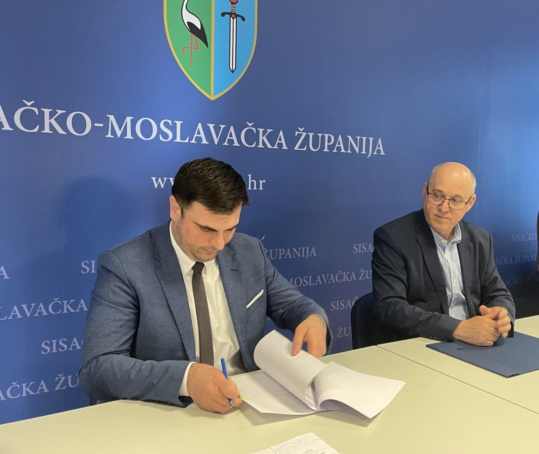 Ministar Bačić i župan Celjak potpisali odluke o preuzimanju predmeta državne imovine Ministar Bačić i župan Celjak potpisali odluke o preuzimanju predmeta državne imovine