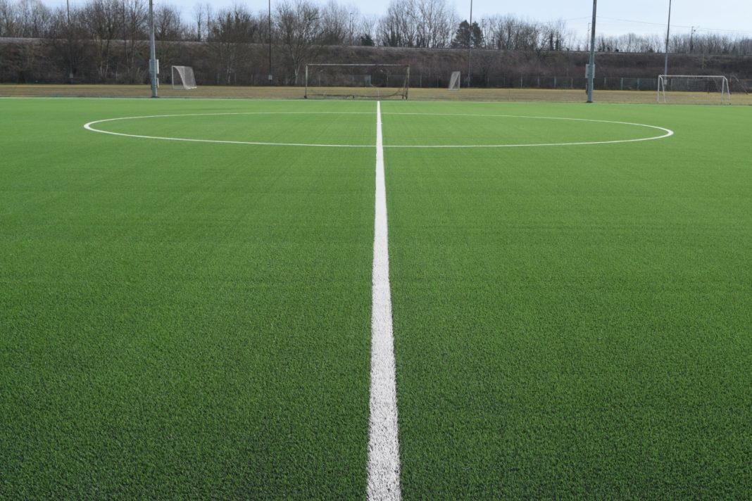 Nova umjetna trava na sisačkom Gradskom stadionu Nova umjetna trava na sisačkom Gradskom stadionu