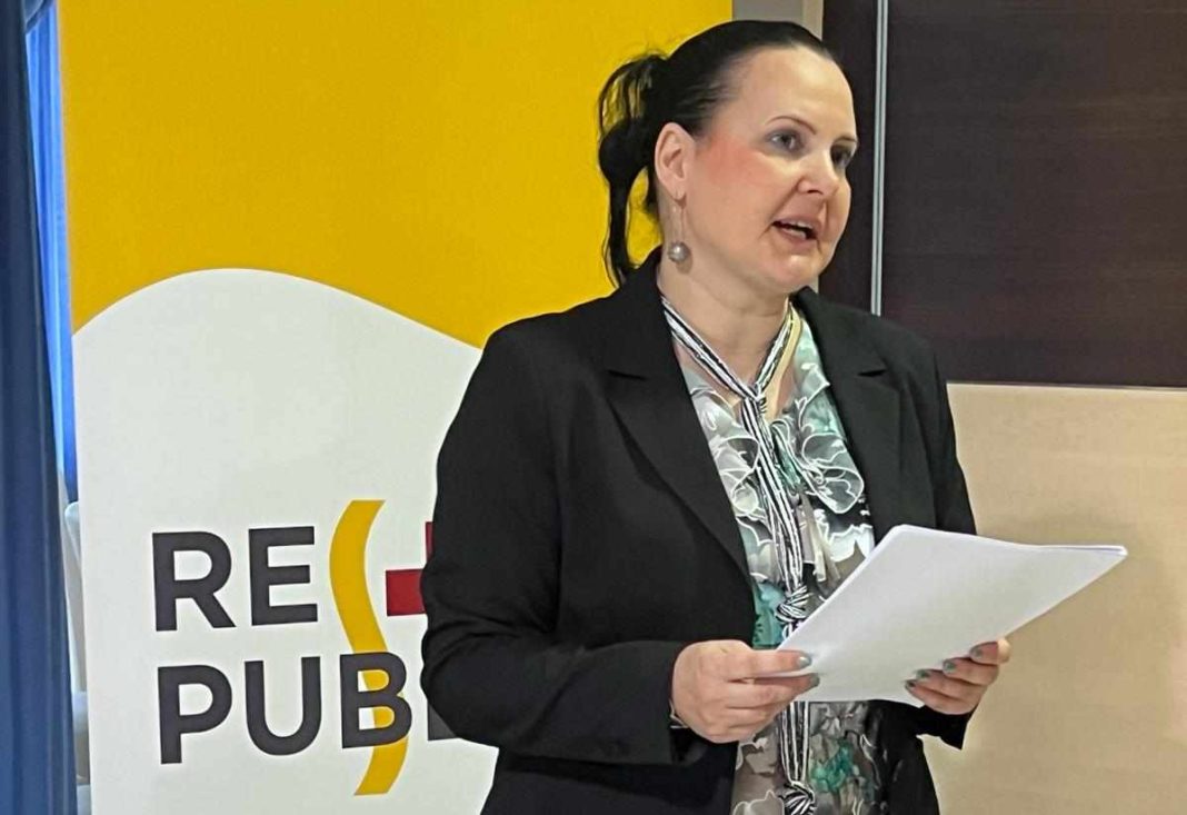 Za predsjednicu kutinske organizacije stranke Republika izabrana zviždačica Adrijana Cvrtila Za predsjednicu kutinske organizacije stranke Republika izabrana zviždačica Adrijana Cvrtila