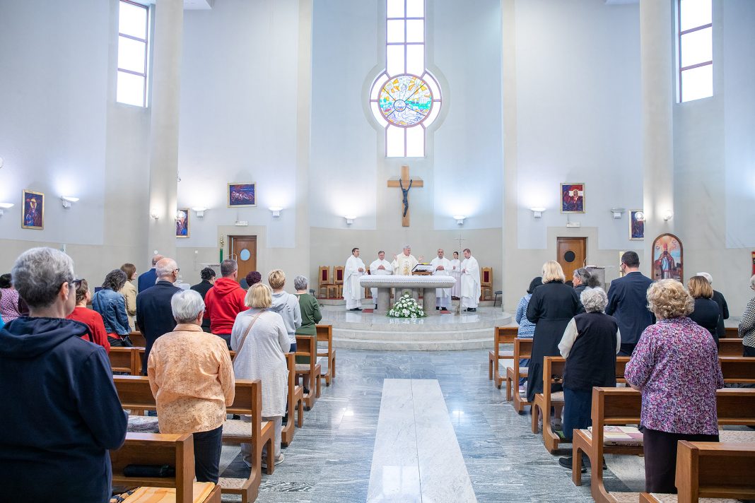 Započela devetnica uoči Kvirinova – uručena odlikovanja sv. Kvirina Započela devetnica uoči Kvirinova – uručena odlikovanja sv. Kvirina