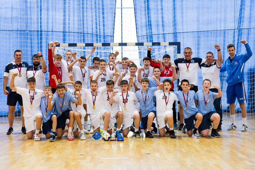 Mladi rukometaši Siska su državni prvaci – na završnom turniru 7 pobjeda iz 7 utakmica! Mladi rukometaši Siska su državni prvaci – na završnom turniru 7 pobjeda iz 7 utakmica!