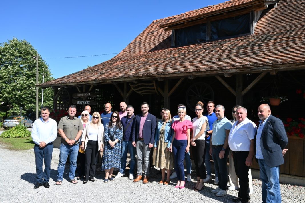 Uručeni ugovori o županijskim bespovratnim potporama “Turizam plus” Uručeni ugovori o županijskim bespovratnim potporama “Turizam plus”