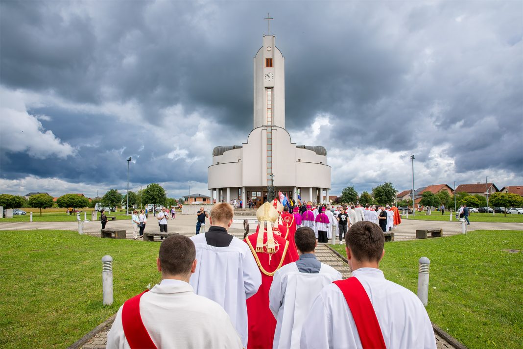 GALERIJA: Proslavljena svetkovina sv. Kvirina GALERIJA: Proslavljena svetkovina sv. Kvirina