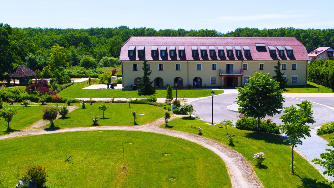 Zavirite u Hotel Dvorac Jurjevec – bivši dvorac plemićke obitelji Turn Taxis Zavirite u Hotel Dvorac Jurjevec – bivši dvorac plemićke obitelji Turn Taxis