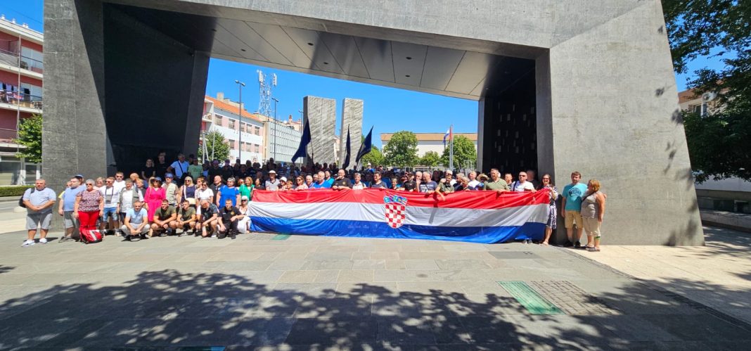 Branitelji s područja Sisačko-moslavačke županije posjetili su Knin Branitelji s područja Sisačko-moslavačke županije posjetili su Knin