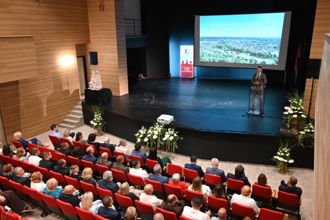 Održana svečana sjednica Gradskog vijeća grada Petrinje Održana svečana sjednica Gradskog vijeća grada Petrinje