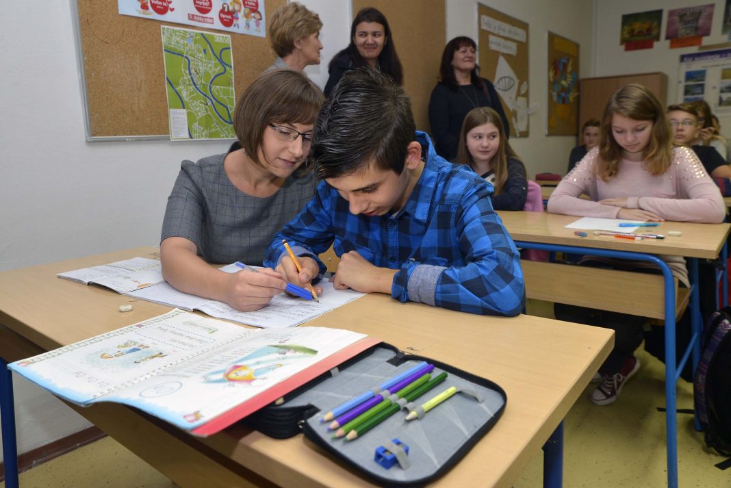 Do utorka se možete prijaviti za edukaciju za pomoćnike u nastavi Do utorka se možete prijaviti za edukaciju za pomoćnike u nastavi
