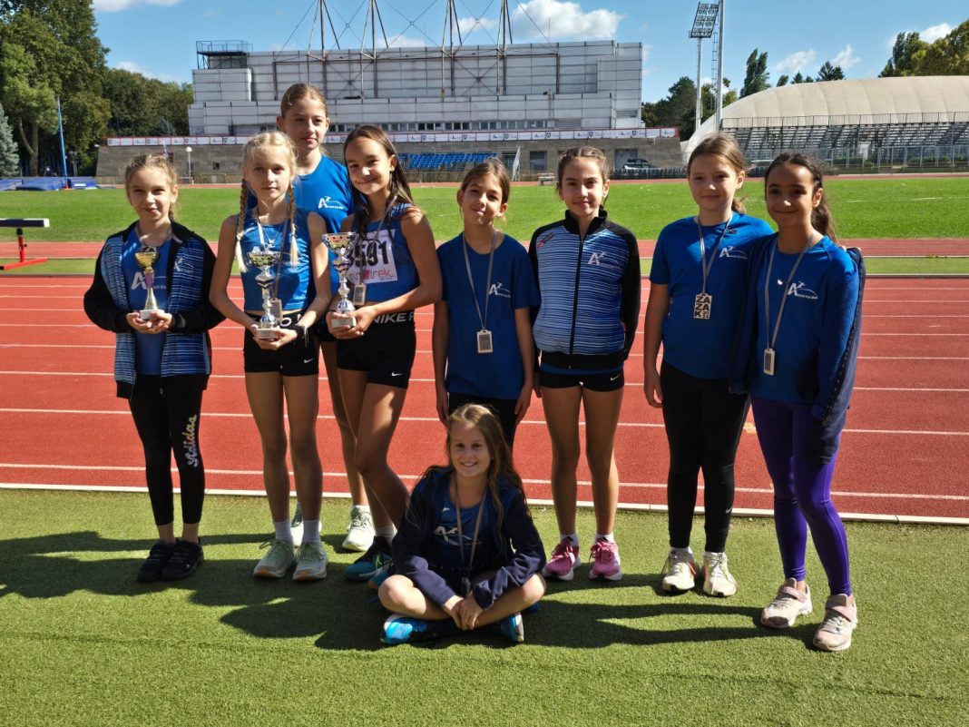 Atletičarke i atletičari Siska osvojili 14 medalja i pet pehara Atletičarke i atletičari Siska osvojili 14 medalja i pet pehara