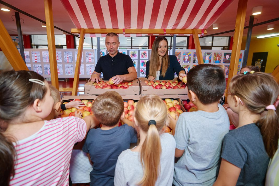 OŠ Braća Ribar Sisak dobivat će od Kauflanda besplatno voće i povrće