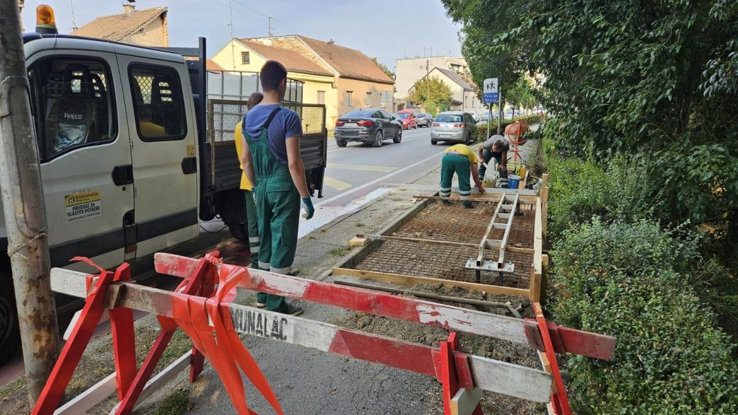 Krenula je zamjena nadstrešnica na autobusnim stajalištima Krenula je zamjena nadstrešnica na autobusnim stajalištima