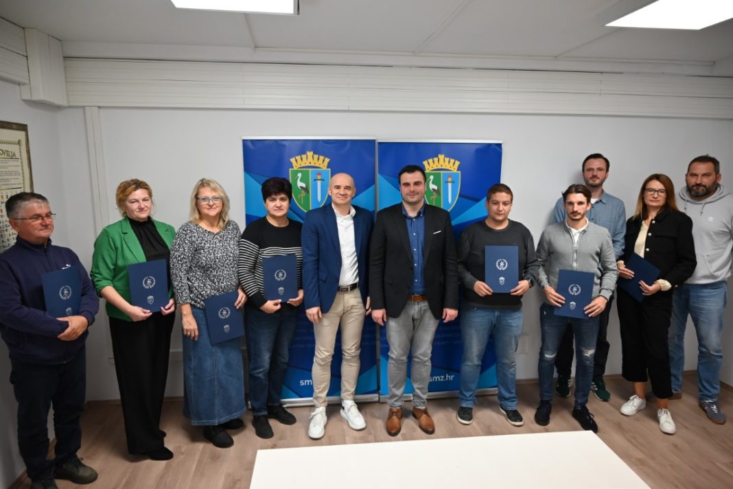 Uručeni ugovori o poticanju razvoja ženskog sporta u Sisačko-moslavačkoj županiji Uručeni ugovori o poticanju razvoja ženskog sporta u Sisačko-moslavačkoj županiji