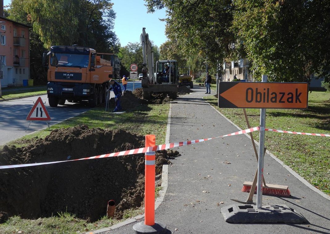 Krenula rekonstrukcija vodovoda u Hebrangovoj Krenula rekonstrukcija vodovoda u Hebrangovoj