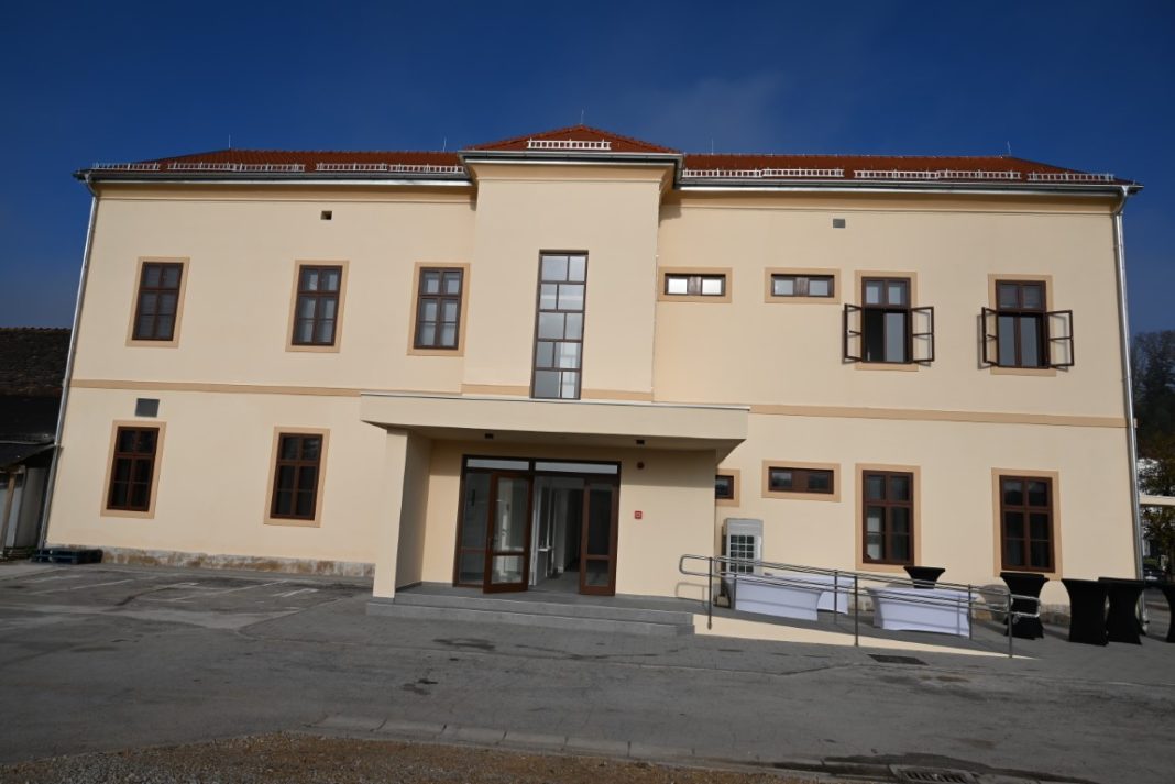 Svečano otvorena obnovljena zgrada Kinematografa u Topuskom Svečano otvorena obnovljena zgrada Kinematografa u Topuskom