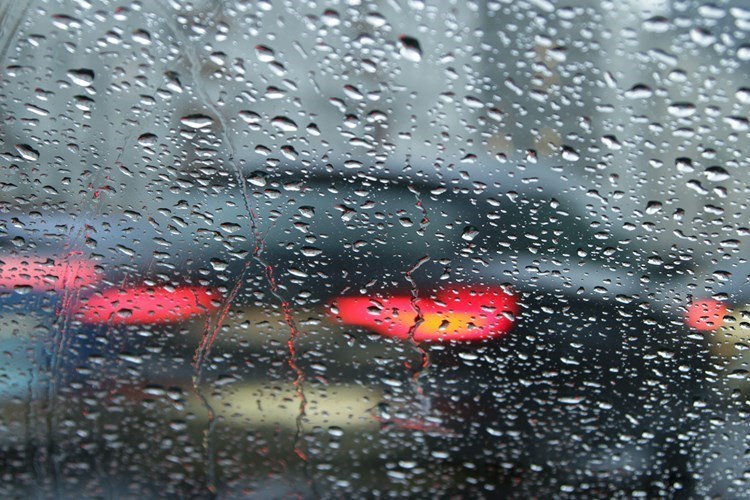 Od 15. studenog obaveza korištenja zimske opreme na vozilima Od 15. studenog obaveza korištenja zimske opreme na vozilima