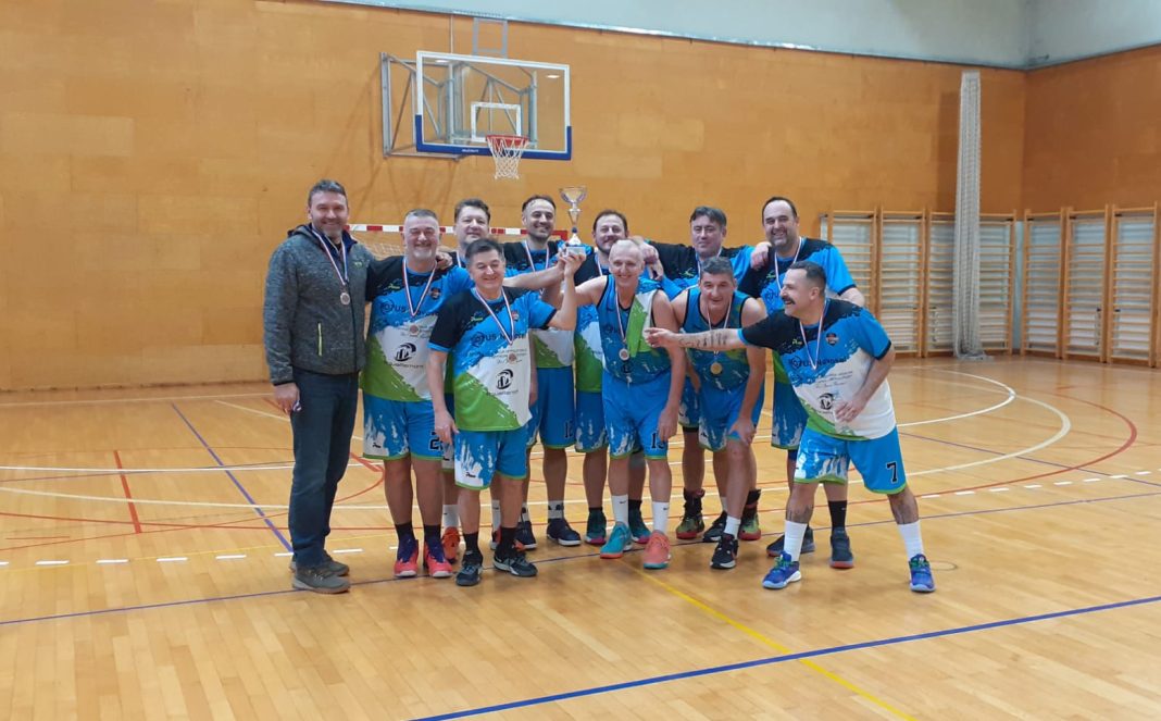 Veterani KK Sisak osvojili Božićni turnir u Zagrebu Veterani KK Sisak osvojili Božićni turnir u Zagrebu