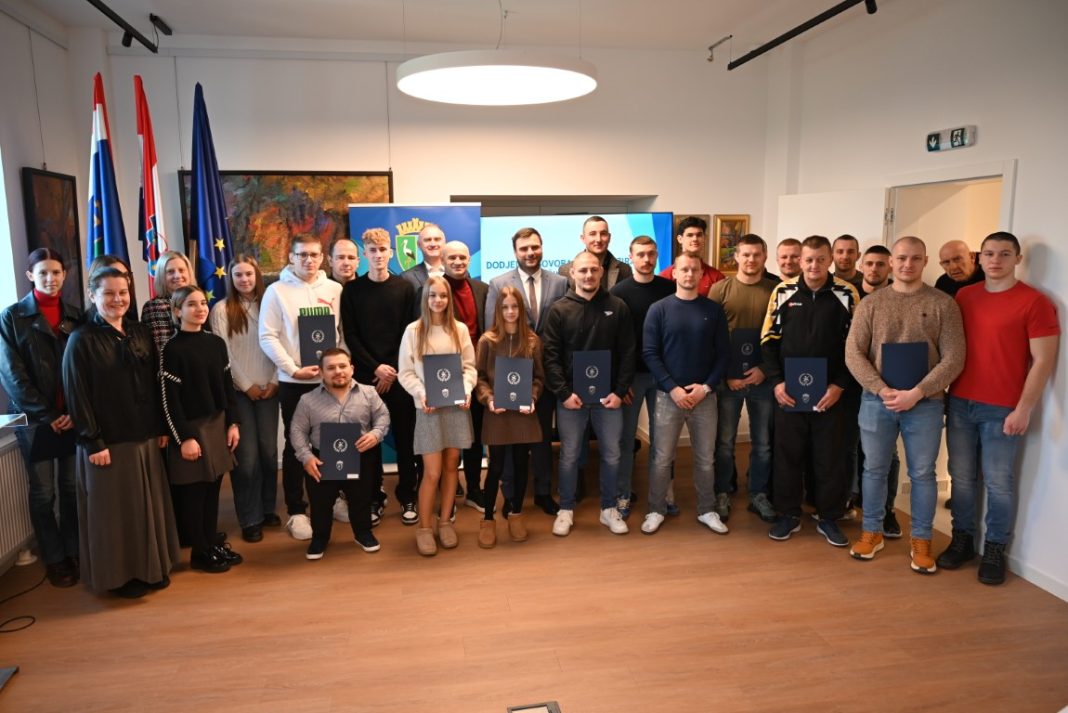 Županija nastavlja s potporama za kategorizirane sportašice i sportaše Županija nastavlja s potporama za kategorizirane sportašice i sportaše