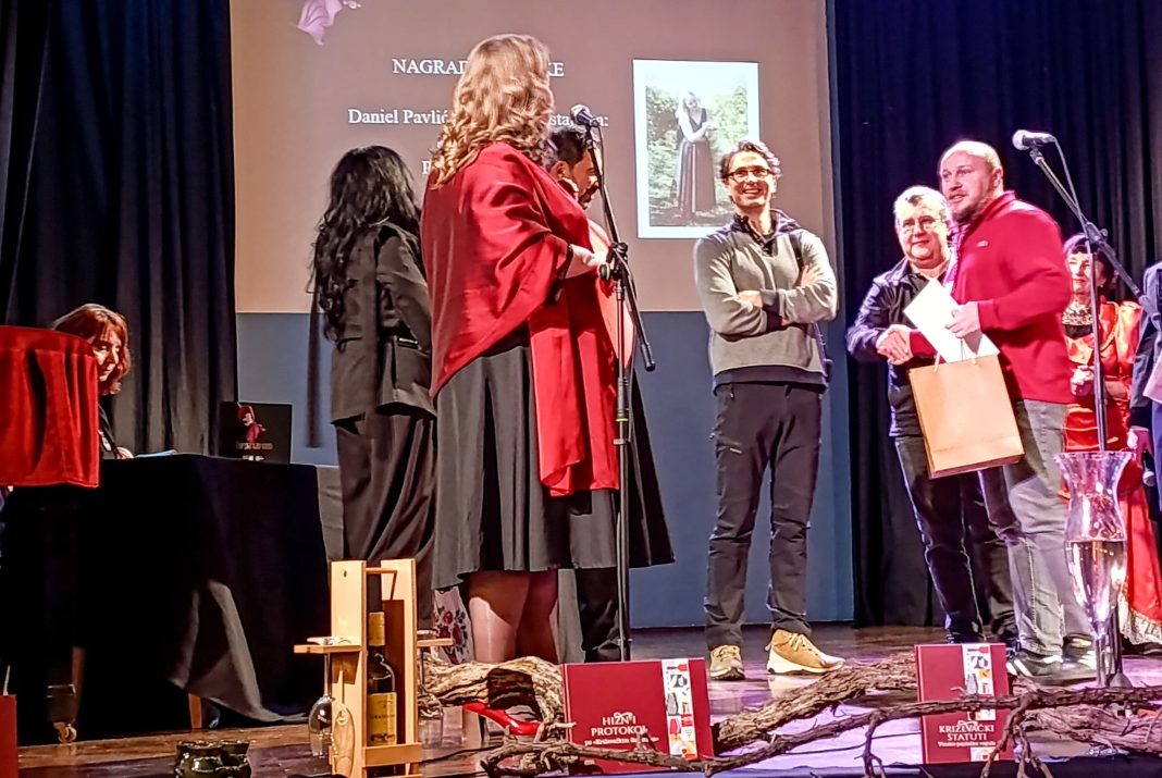 U SMŽ stižu dvije glavne nagrade sa 4. Nacionalnog natječaja za hrvatsku vinsku fotografiju U SMŽ stižu dvije glavne nagrade sa 4. Nacionalnog natječaja za hrvatsku vinsku fotografiju