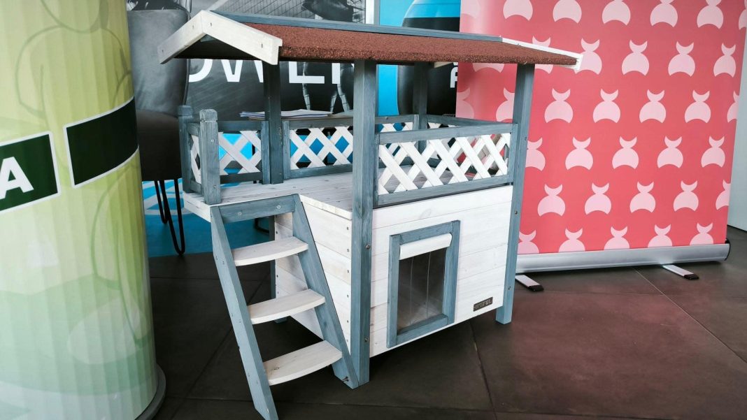 Inicijativa za postavljanje hranilišta za gradske mačke u Sisku