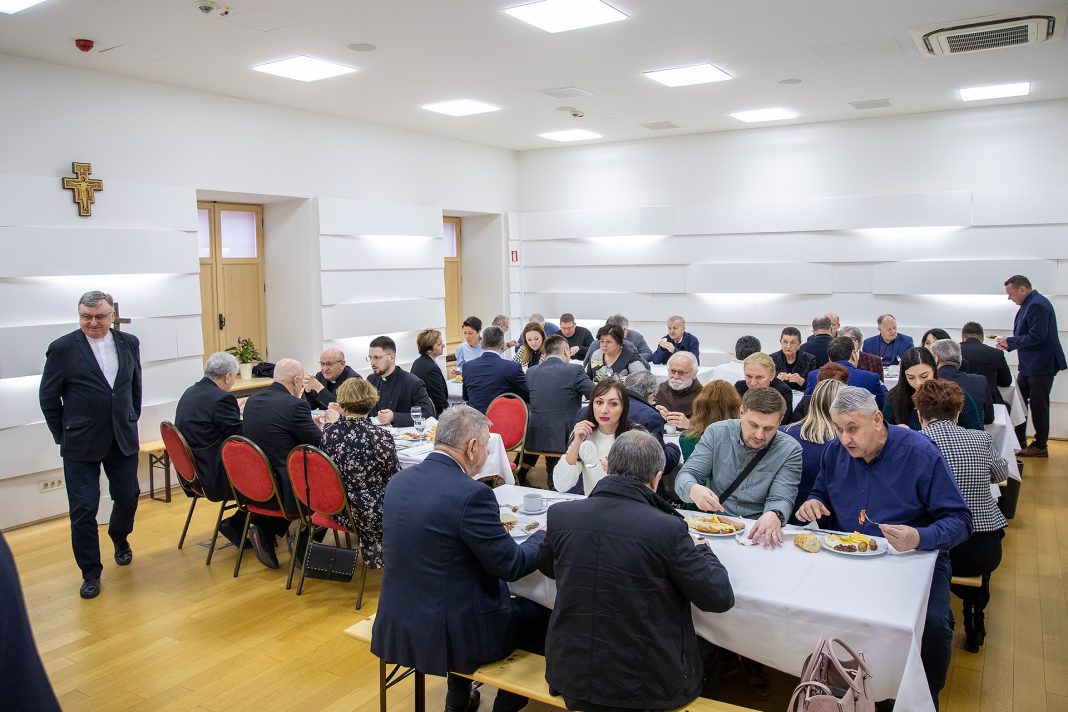 U Sisku održan još jedan tradicionalni „Molitveni doručak“ Sisačke biskupije U Sisku održan još jedan tradicionalni „Molitveni doručak“ Sisačke biskupije