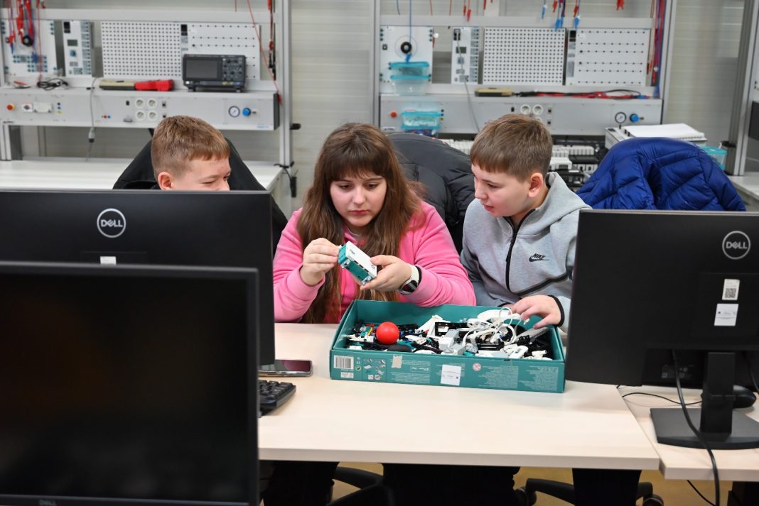 I ove godine veliki interes za Zimskom školom robotike i gaminga I ove godine veliki interes za Zimskom školom robotike i gaminga
