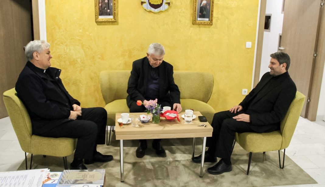 Biskupima Košiću i Mrzljaku uručena odlikovanja Makedonske pravoslavne crkve Biskupima Košiću i Mrzljaku uručena odlikovanja Makedonske pravoslavne crkve