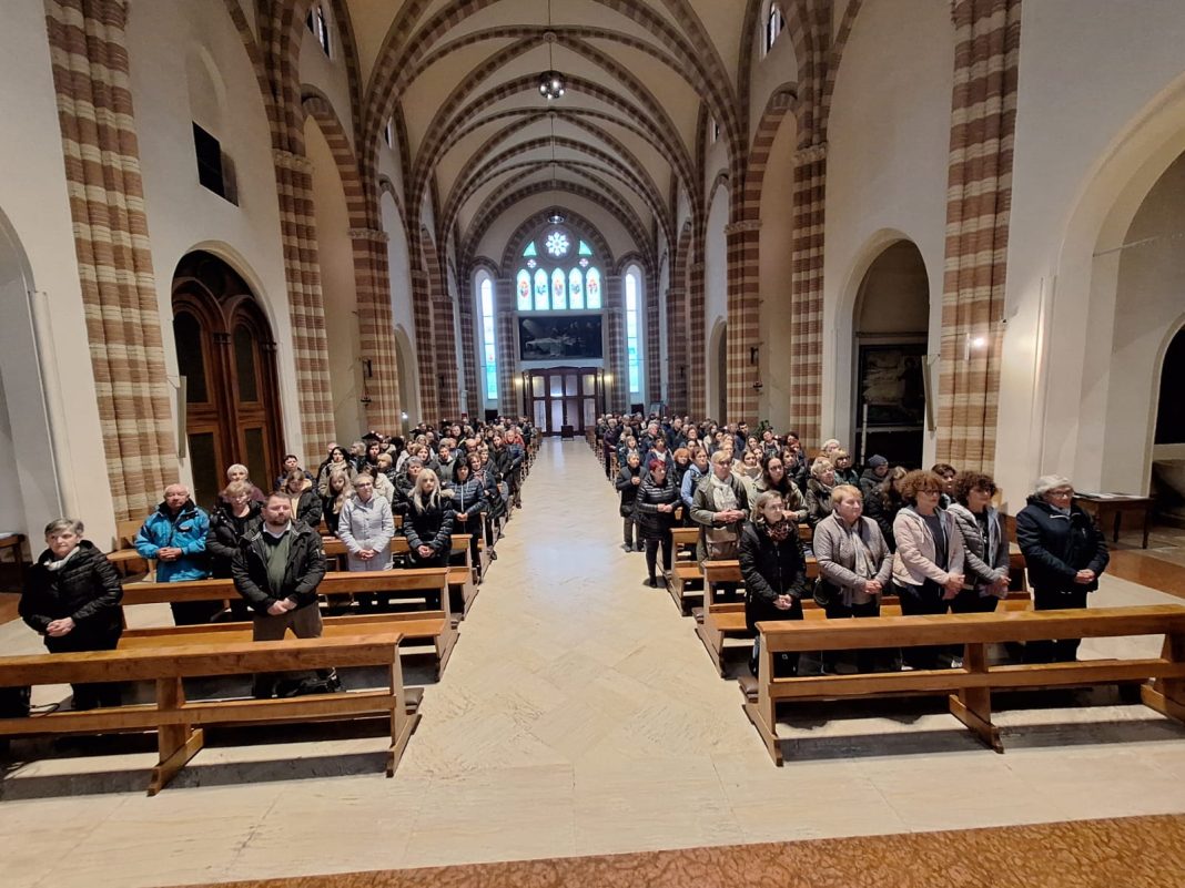 Hodočašće triju župa Sisačke biskupije u Padovu Hodočašće triju župa Sisačke biskupije u Padovu