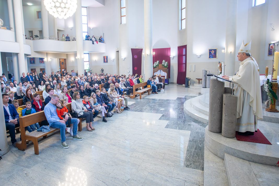 Uskrsno slavlje u Sisku Uskrsno slavlje u Sisku