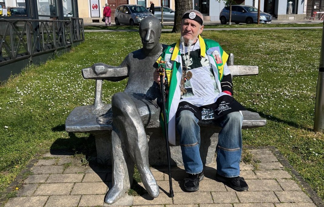 Hodajuća galerija Mirka Puljića Galiota uplovila u Sisak Hodajuća galerija Mirka Puljića Galiota uplovila u Sisak