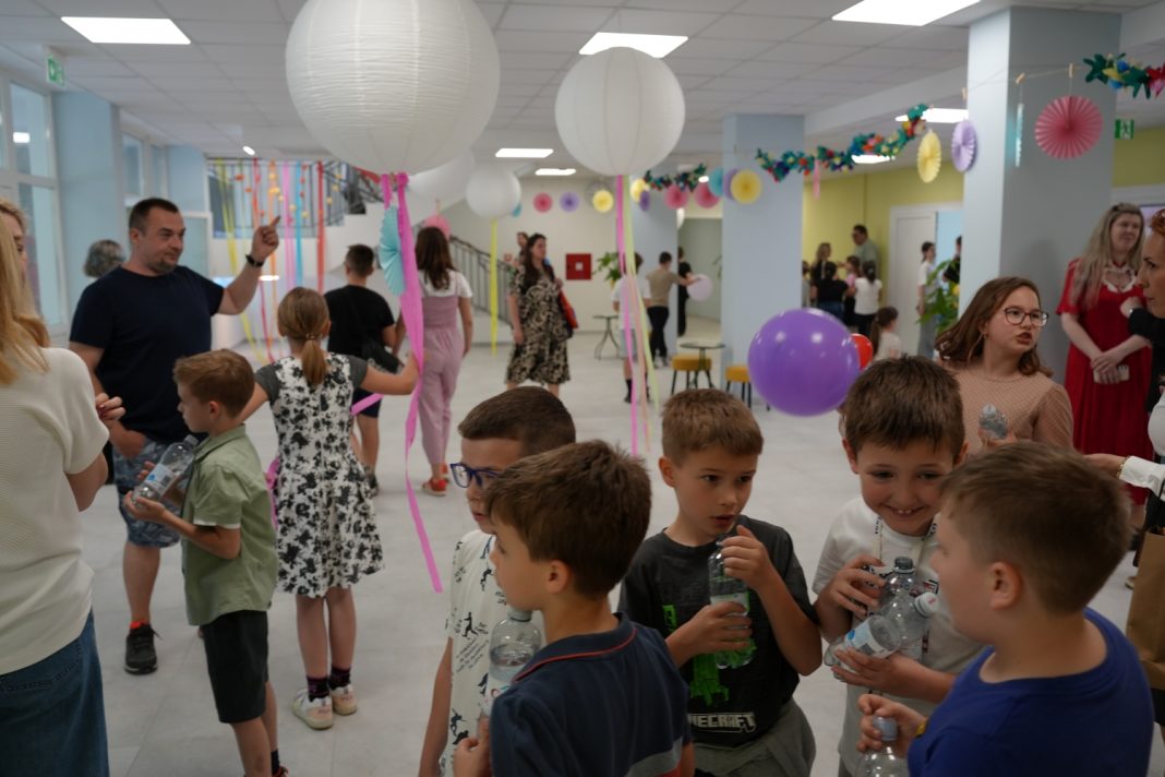 Učenici i učitelji OŠ Ivana Kukuljevića se vraćaju u svoju školu Učenici i učitelji OŠ Ivana Kukuljevića se vraćaju u svoju školu