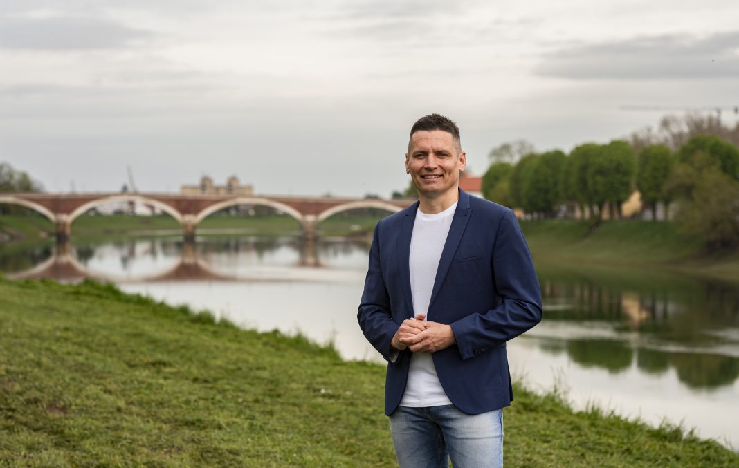 Domagoj Orlić: 10.000 eura potpore za mlade i obitelji u Sisku Domagoj Orlić: 10.000 eura potpore za mlade i obitelji u Sisku