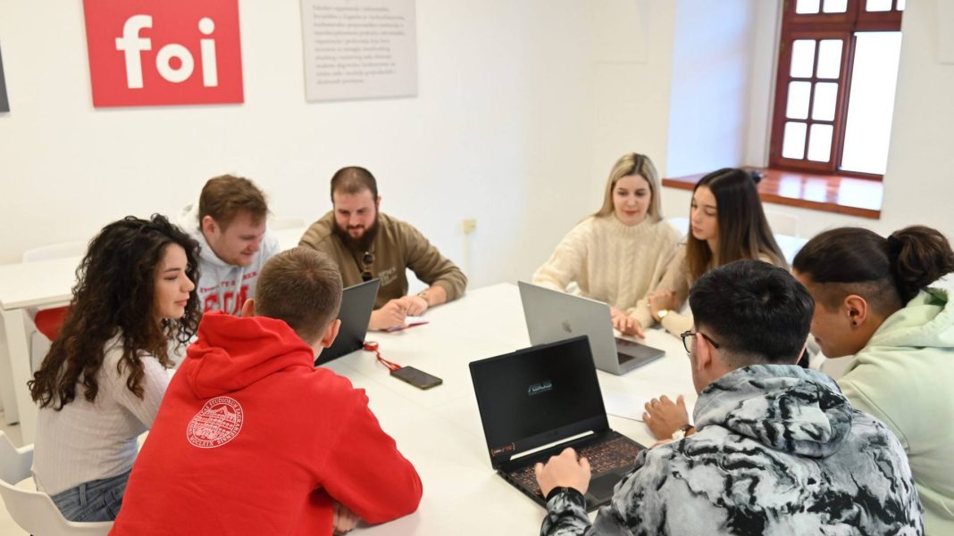 Studij Informacijski i poslovni sustavi na FOI-ju: AI i poslovne vještine zajedno