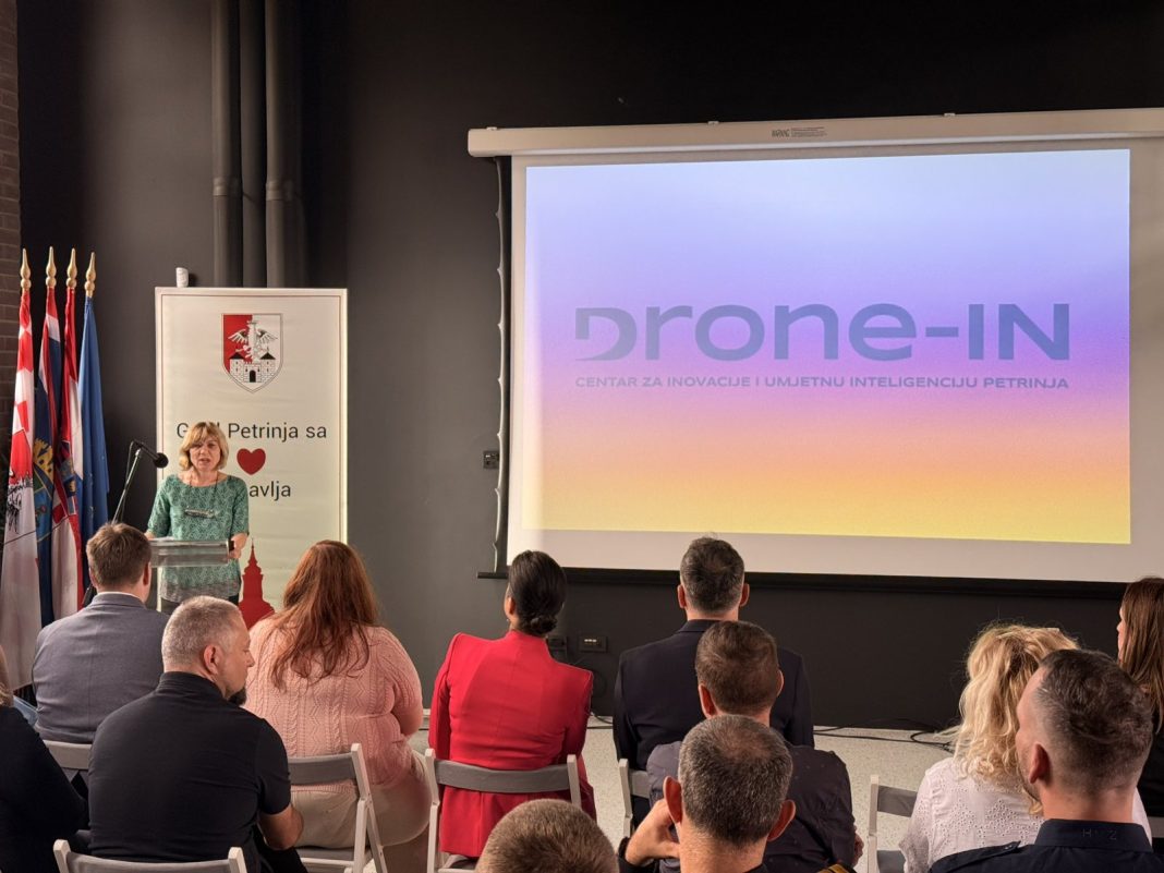 Promocija druge generacije polaznika Drone-IN Centra Petrinja Promocija druge generacije polaznika Drone-IN Centra Petrinja