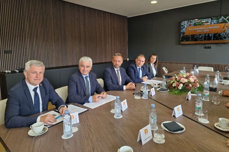 Ministri Vlajčić i Piletić u radnom posjetu Novskoj Ministri Vlajčić i Piletić u radnom posjetu Novskoj
