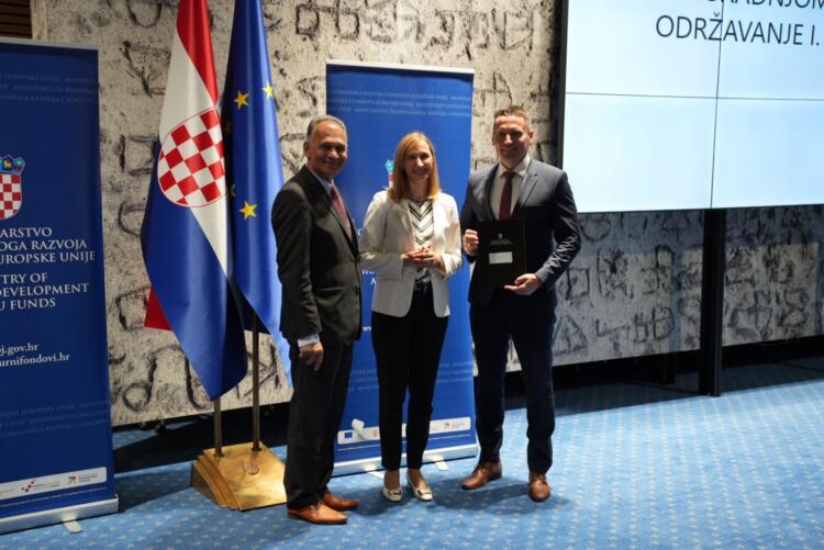68 tisuća eura Gradu Sisku za financiranje infrastrukture na područjima naseljenim pripadnicima romske nacionalne manjine 68 tisuća eura Gradu Sisku za financiranje infrastrukture na područjima naseljenim pripadnicima romske nacionalne manjine