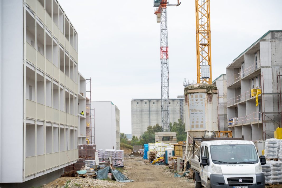 1,67 milijardi eura do sada uloženo u obnovu na području pogođenim petrinjskim potresom 1,67 milijardi eura do sada uloženo u obnovu na području pogođenim petrinjskim potresom