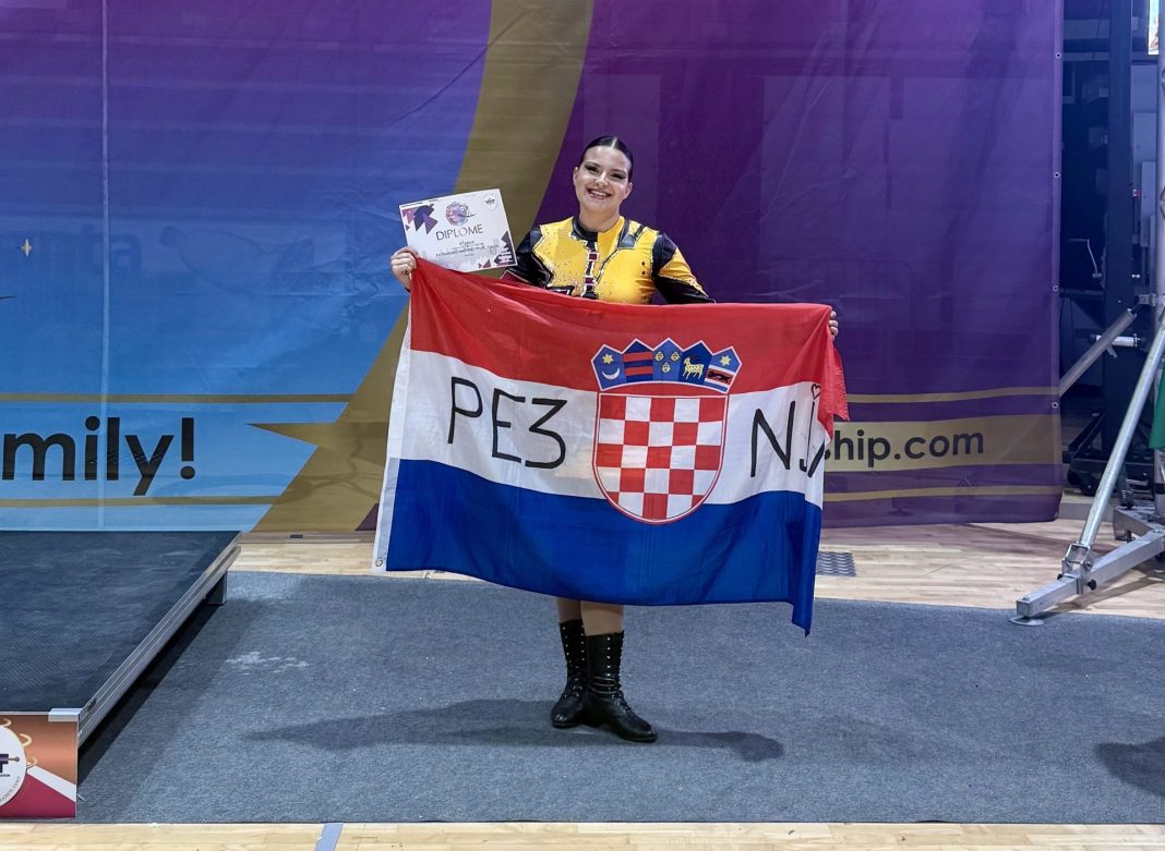 Bronca za Emu Ćosić i petrinjske mažoretkinje na SP mažoretkinja Bronca za Emu Ćosić i petrinjske mažoretkinje na SP mažoretkinja