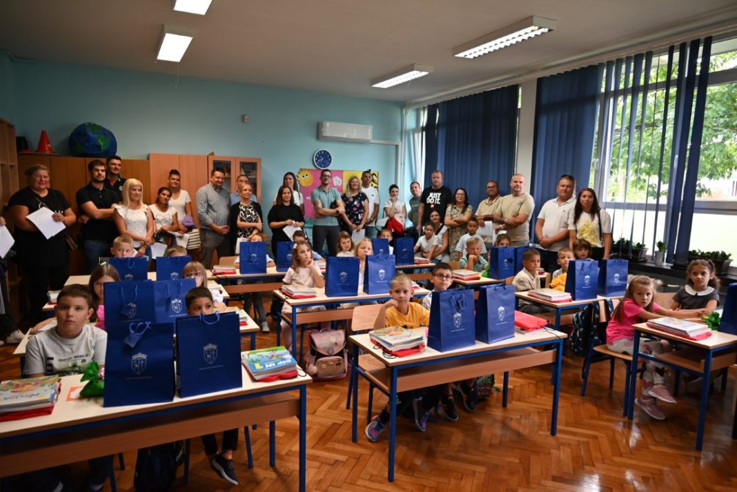 Počela nova školska godina – u SMŽ u klupama 13.902 učenika Počela nova školska godina – u SMŽ u klupama 13.902 učenika
