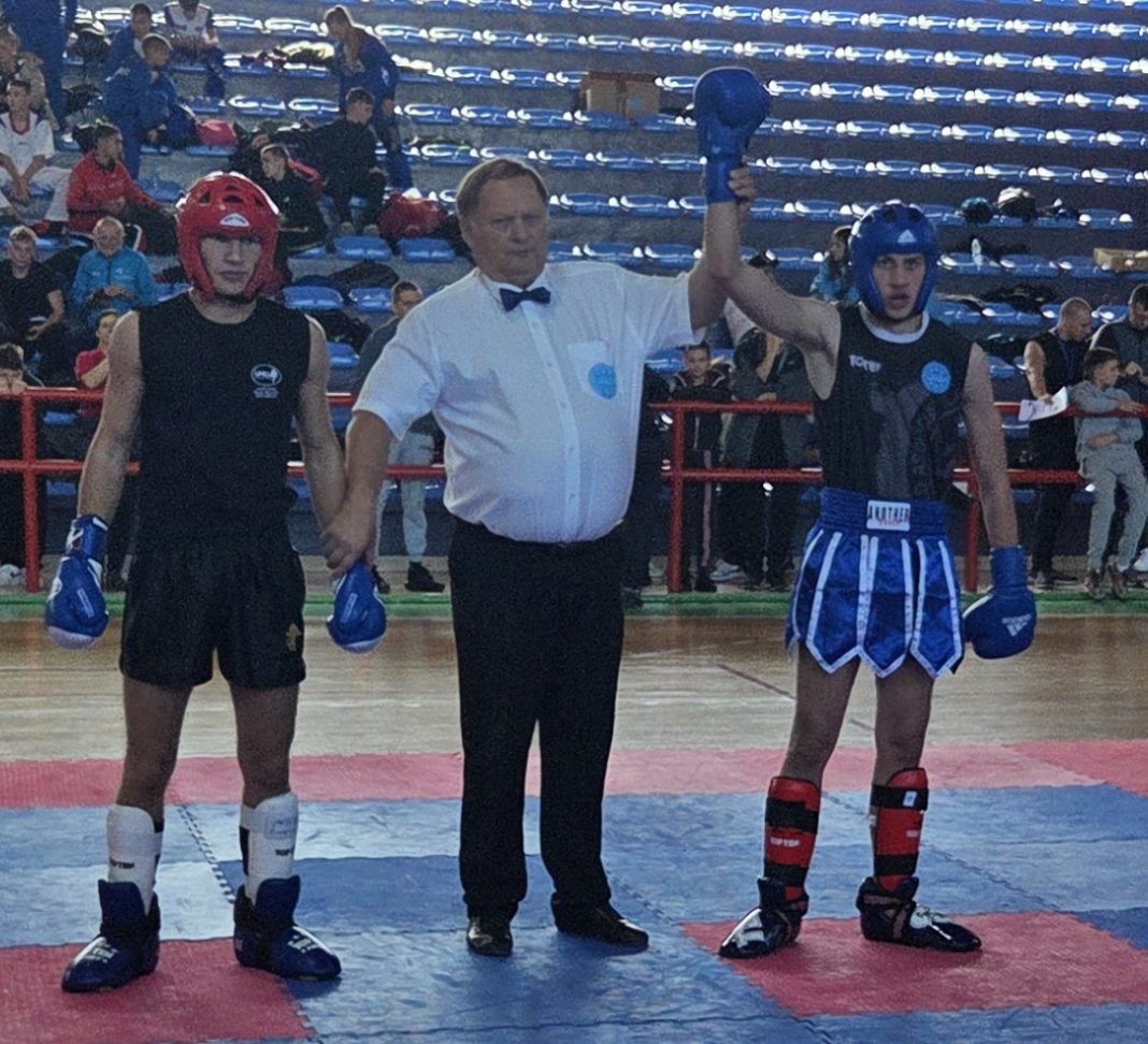 Siščanin Noa Baiutti osvojio zlato na ” kickboxing inter Cupu” u BiH Siščanin Noa Baiutti osvojio zlato na ” kickboxing inter Cupu” u BiH