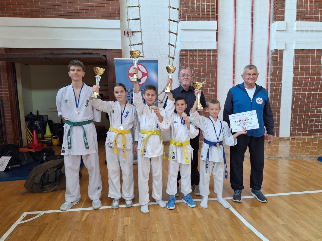 Pet medalja za Karate klub “Croatia” Sisak Pet medalja za Karate klub “Croatia” Sisak