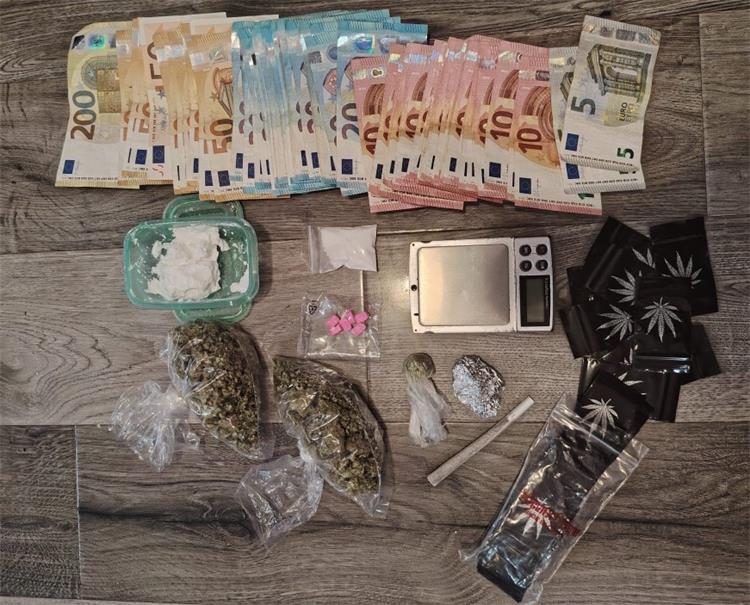 Uhićen sisački diler – našli mu cannabis, speed, kokain, MDMA… Uhićen sisački diler – našli mu cannabis, speed, kokain, MDMA…